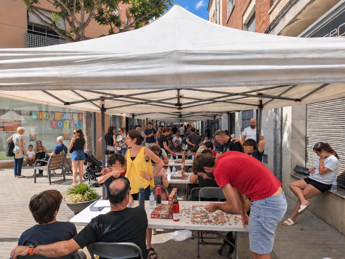 El concurs de puzles omple el carrer de Mossèn Josep Duran